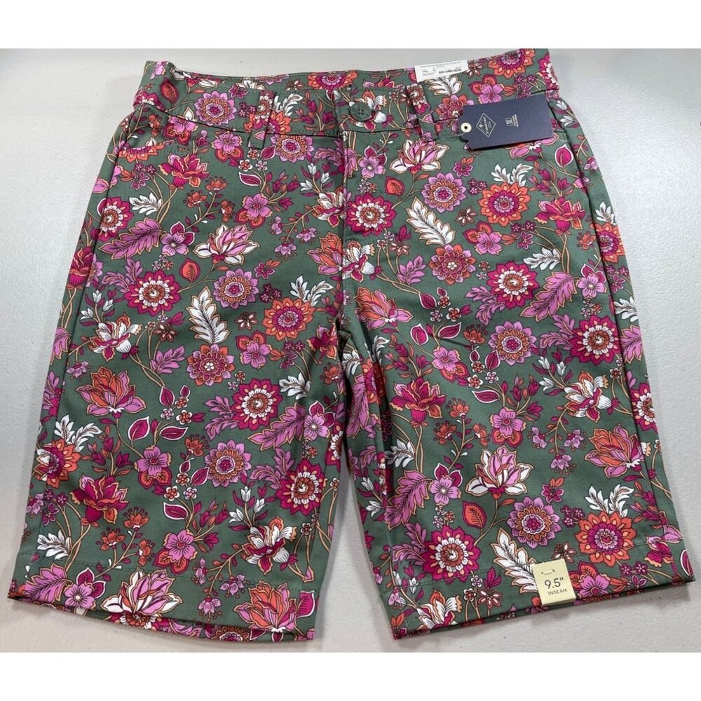 St John's Bay Womens Size 4P Bermuda Shorts Floral Green Secretly Slender Tummy